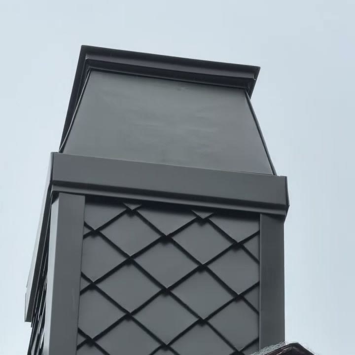 Cheminée revêtue de zinc à motif en losanges